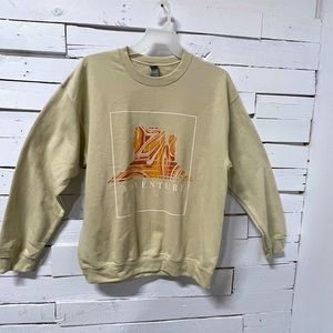 My Mountain Tee Adventure Crewneck Sweatshirt. Unisex Size L. Sand